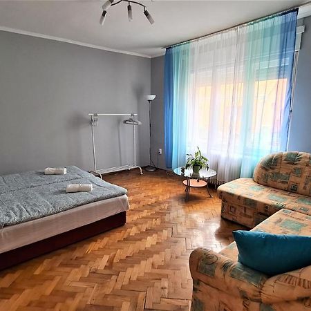 Vitorlas Apartman シャールヴァール エクステリア 写真